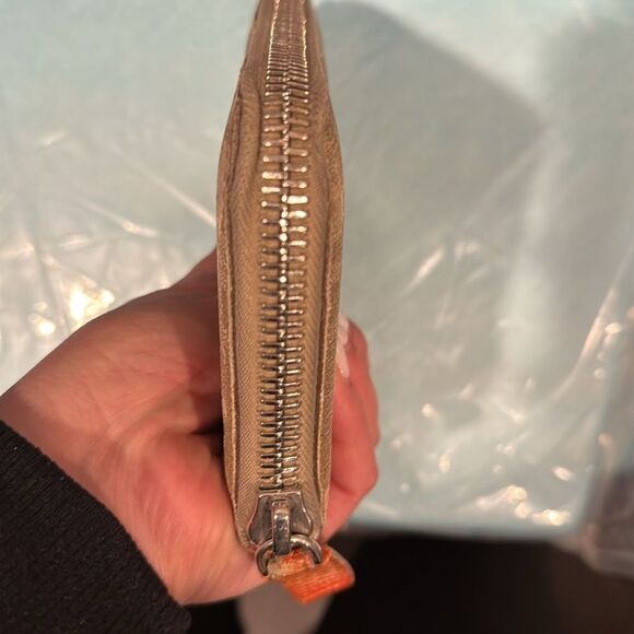 Fendi Tan Zippered wallet - Picture 2 of 15